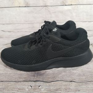 Nike Tanjun Women's Athletic Shoes Black 11